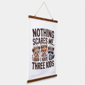 Nothing Scares Me, I Have Three Kids 吊り下げ型タペストリー (傾斜あり)