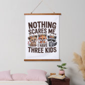 Nothing Scares Me, I Have Three Kids 吊り下げ型タペストリー (寝室)