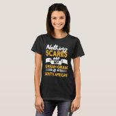 Nothing Scares Me My Gram Gram Is South African Tシャツ (正面フル)