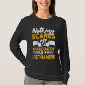 Nothing Scares Me My Granddaddy Is Vietnamese  Vie Tシャツ (正面)