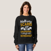 Nothing Scares Me My Grandpapa Is Monegasque  Mona スウェットシャツ (正面フル)