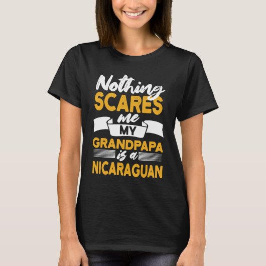 Nothing Scares Me My Grandpapa Is Nicaraguan  Nica Tシャツ (正面)