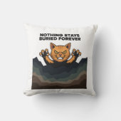 "NOTHING STAYS BURIED FOREVER" オレンジの猫のアクセント クッション (正面)