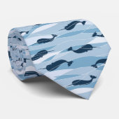 Novelty Narwhal Waves Allover Print ネクタイ (ロール)
