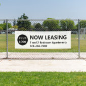 Now Leasing Apartments Black and White Your Logo 横断幕 (インサイチュ)