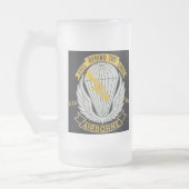 NRFTWのマグ フロストグラスビールジョッキ (左)