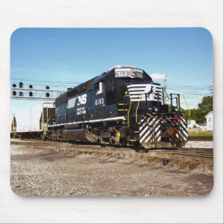 NS 6193 at Bellevue Oh 6-10-06 8 x 10a マウスパッド