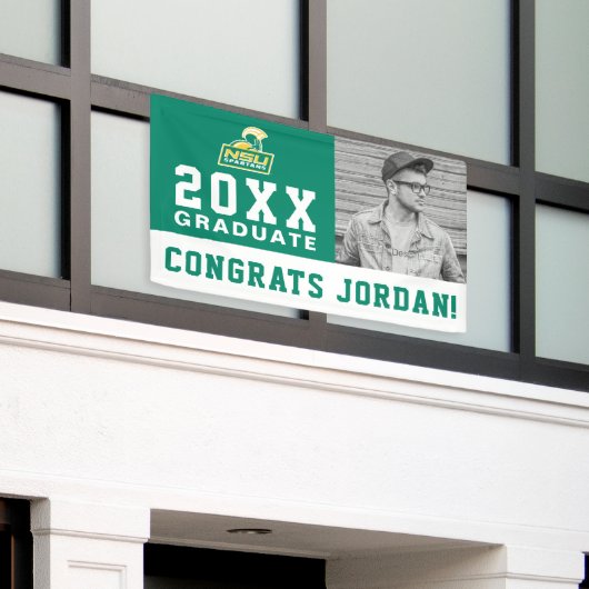 NSUスパルタ人卒業 横断幕 (ビルの外側)