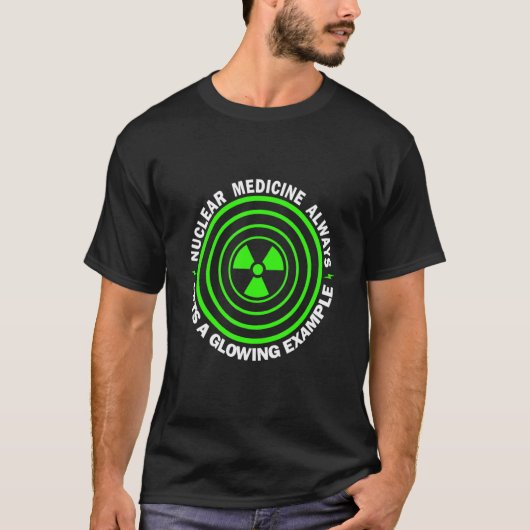 Nuc MedはRadiographer素晴らしいの白熱［赤熱］光を放つ例を設定する Tシャツ (正面)