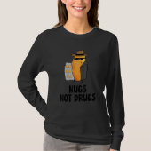 Nugs Not Drugs Funny Chicken Nugget Tシャツ (正面)