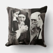 Nuns喫煙ヴィンテージ写真 クッション (正面)