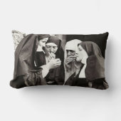 Nuns喫煙ヴィンテージ写真 ランバークッション (正面)