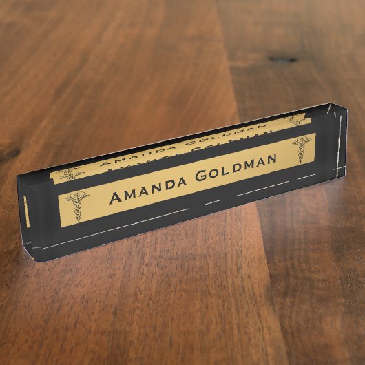 Nurse Blackモノグラムの博士および金ゴールドのケリュケイオン デスクネームプレート (側面)