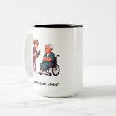 Nurse Dealing With Self Entitled Elderly Patient  ツートーンマグカップ (正面左)