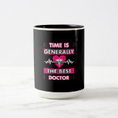 Nurse Gift | Time Is Generally The Best Doctor ツートーンマグカップ (中央)