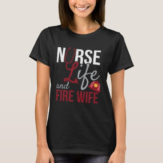Nurse Life and Fire Wife Firefighter Health Pride Tシャツ (正面)
