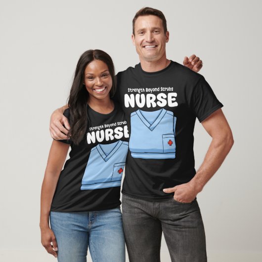 NURSE - STRENGTH BEYOND SCRUBS Tシャツ (ユニセックス)