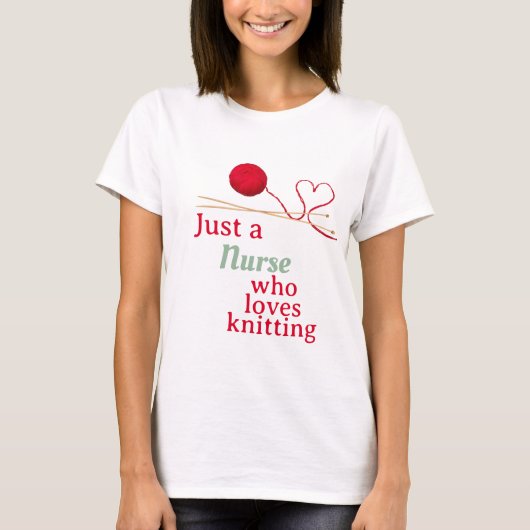 Nurse Who Loves Knitting Red Yarn Heart Tシャツ (正面)