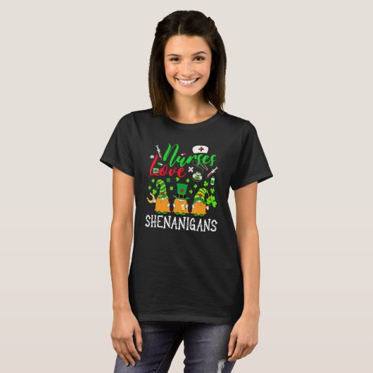Nurses Love Shenanigans Gnomes Nurse St Patricks D Tシャツ (正面フル)