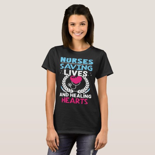Nurses Saving Lives And Healing Hearts Tシャツ (正面フル)