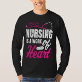 Nursing Is A Work Of Heart Nurse Nurses Student Tシャツ (正面)