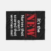 Nursing Quote It's The New Nurses That E Me Rn Dnp フリースブランケット (正面(横))