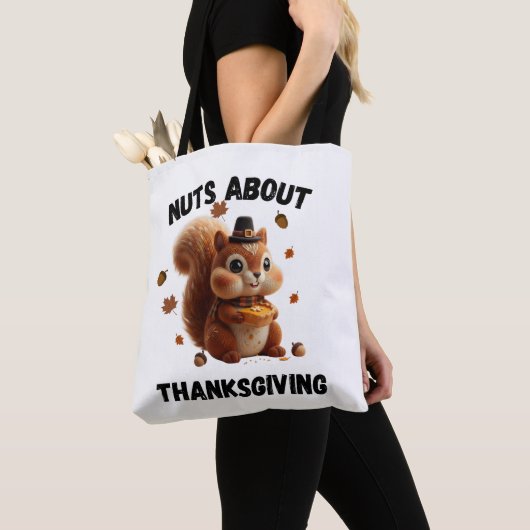 Nuts About Pie – Cute Yarn Squirrel Thanksgiving  トートバッグ (クローズアップ)