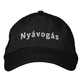 Nyávogás White Logo 刺繍入りキャップ