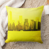 NYCのスカイラインの明るく黄色い枕都市装飾色 クッション (ブランケット)