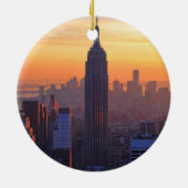 NYCのスカイライン: エンパイア・ステート・ビルディングのオレンジの日没 セラミックオーナメント (裏面)