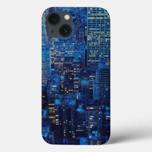 NYCのスカイライン、薄暗がりの高角の眺め iPhone 13ケース
