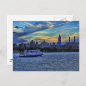 NYCスカイラインを見下ろす夕日のイーストリバービュー ポストカード (正面/裏面)