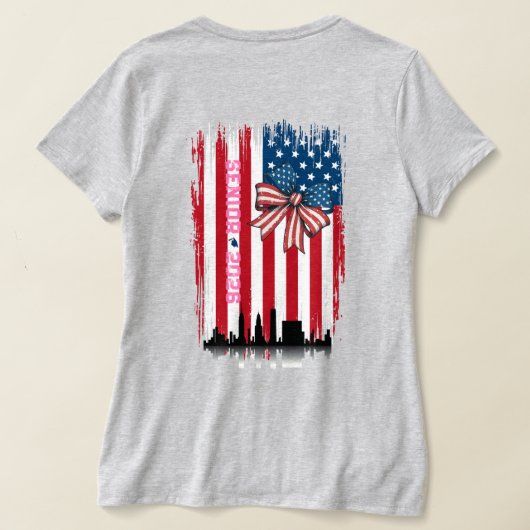 NYCスカイラインリボンアメリカ国旗 シニアイヤーTシャツ Tシャツ (レイダウン裏面)