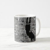NYCニューヨークの詳細な地図白黒 コーヒーマグカップ (正面右)