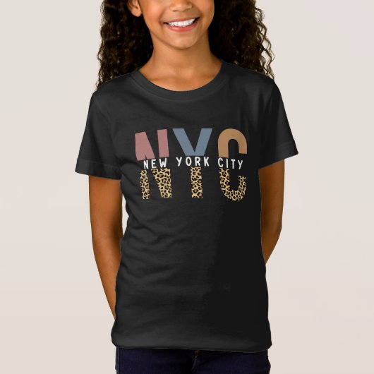NYCニューヨークシティチータプリントタイポグラフィ Tシャツ (正面)