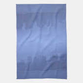 NYC圧倒する青く霧深いスカイラインCricketDiane キッチンタオル (縦)