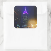 NYC超高層ビルパープルエンパイアステート建物ナイト スクエアシール (バッグ)