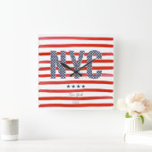 NYC |の赤、白く及び青のデザイン スクエア壁時計 (ホーム)