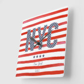 NYC |の赤、白く及び青のデザイン スクエア壁時計 (傾斜)