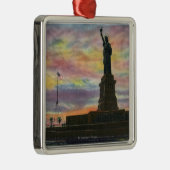 NYC、自由の女神のYorkSunriseの新しい眺め メタルオーナメント (右)