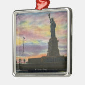NYC、自由の女神のYorkSunriseの新しい眺め メタルオーナメント (左)