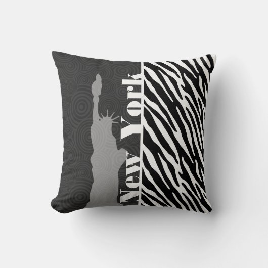 NYC; 、黒く及び白いシマウマ自由の女神は縞で飾ります クッション (正面)