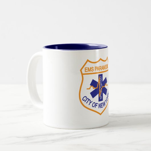 NYC EMSの救急医療隊員のマグ ツートーンマグカップ (正面左)