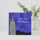 NYC ESBのスカイラインシルエット ブルー スターリーな背景 誕生日 招待状 (スタンド正面)