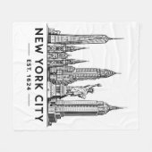 NYC Skyline Illustration with Statue of Liberty フリースブランケット (正面(横))