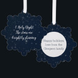 O聖パーソナライズされた夜クリスマスの歌の歌詞 オーナメントカード<br><div class="desc">このクリスマスオーナメントカードは白い台本のフォントに輝くは「星々が明るく輝くオホーリーナイト」の歌詞を載せ、夜の空に輝く星々の背景には背中の文字と共にパーソナライズされた。</div>
