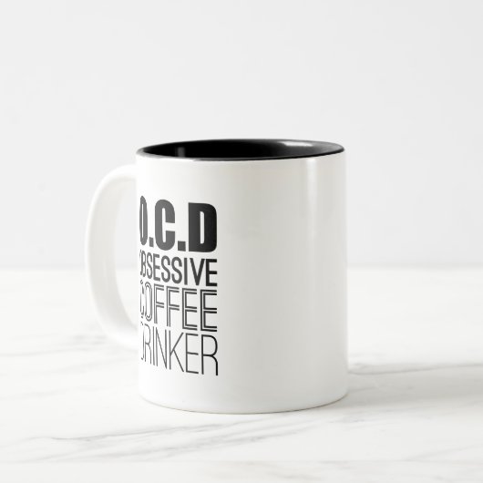 O.C.D強迫的なコーヒー飲み込みコーヒー愛好家ユーモア ツートーンマグカップ (正面左)