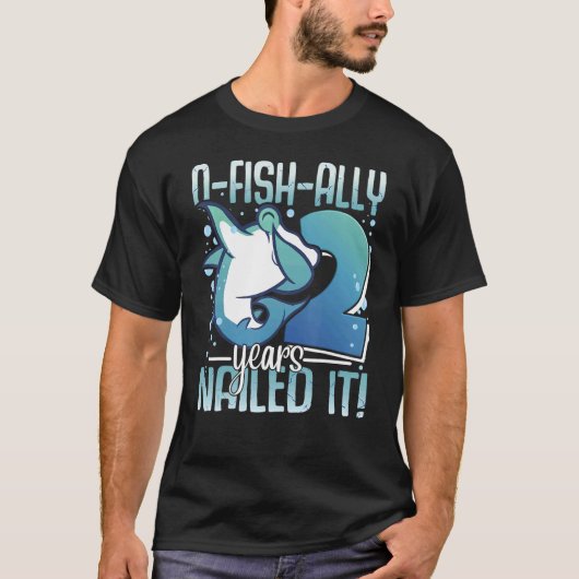 O-Fish-Ally 2歳のサメ2歳の誕生日の男の子ハムム Tシャツ (正面)
