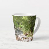 Oak Creek II – アリゾナ州セドナ自然写真 カフェラテマグ (右アングル)