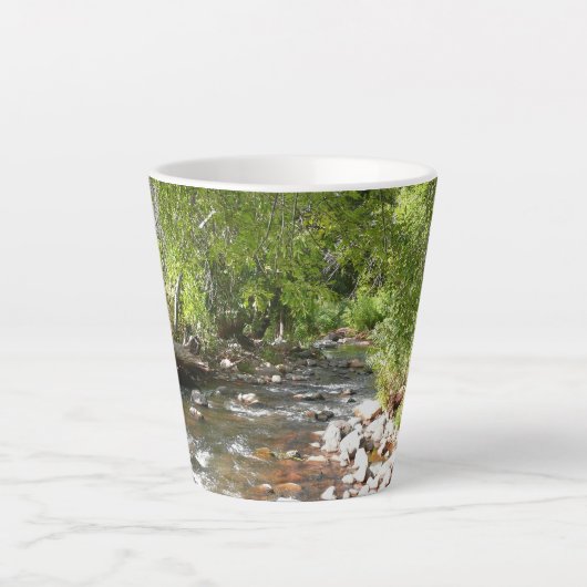 Oak Creek II – アリゾナ州セドナ自然写真 カフェラテマグ (正面)